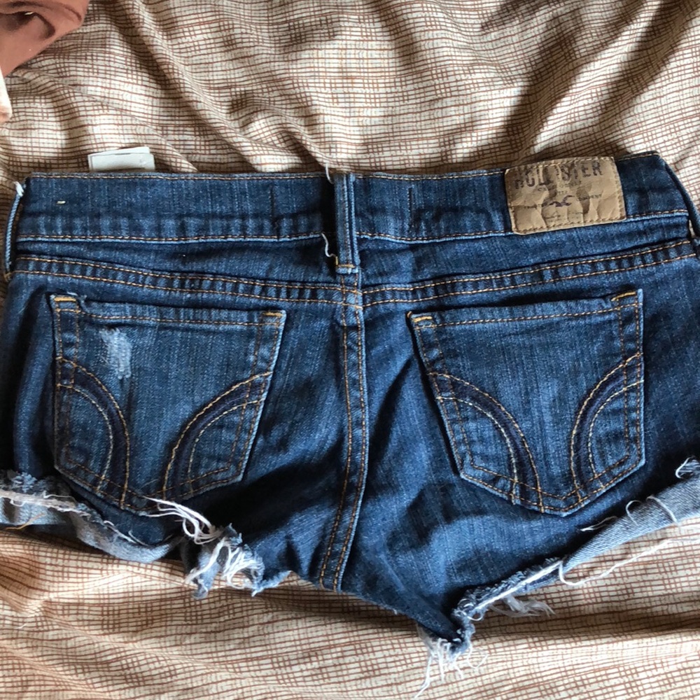 Shorts - Picture 2 of 3
